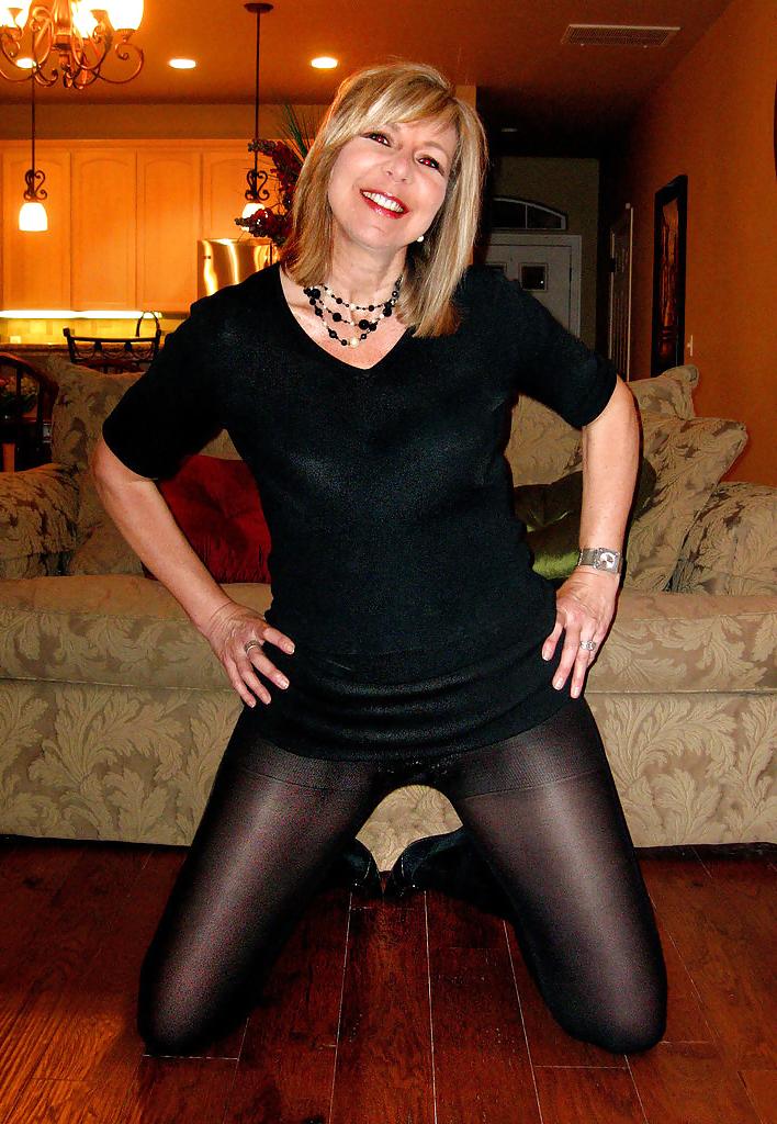 25P Milf and matures in stockings,Very sexy!