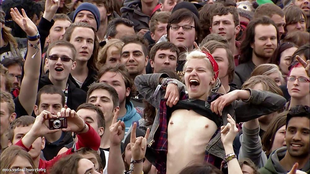 25P Flashing at UK Metal Concert