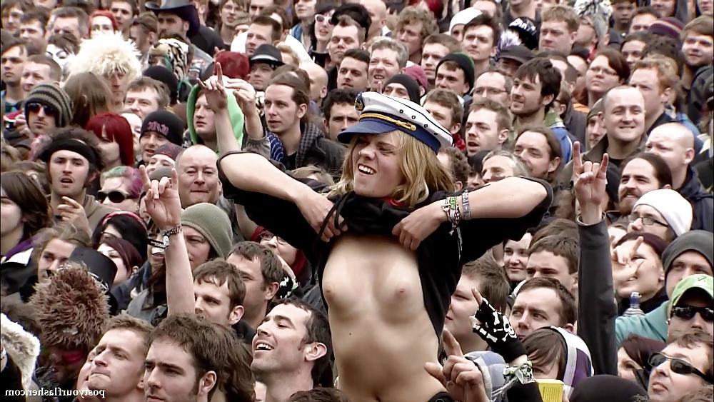 25P Flashing at UK Metal Concert