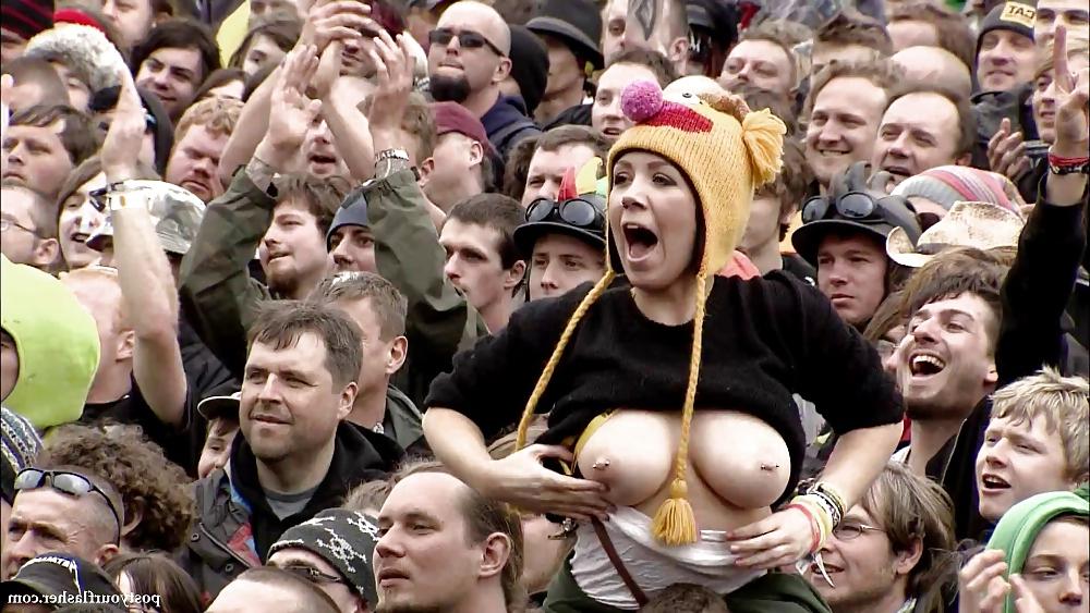 25P Flashing at UK Metal Concert