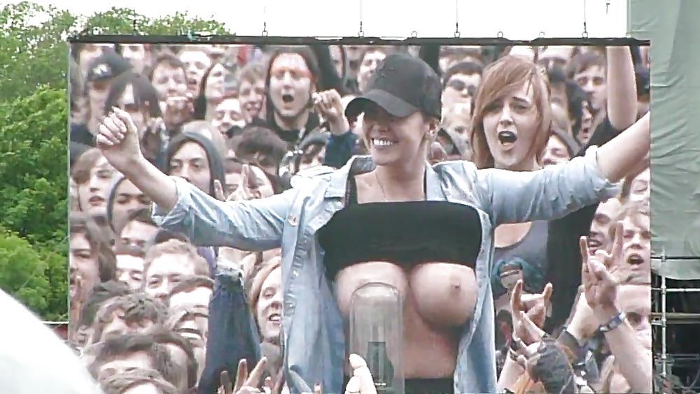 25P Flashing at UK Metal Concert