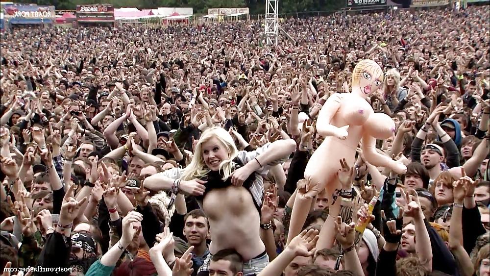 25P Flashing at UK Metal Concert
