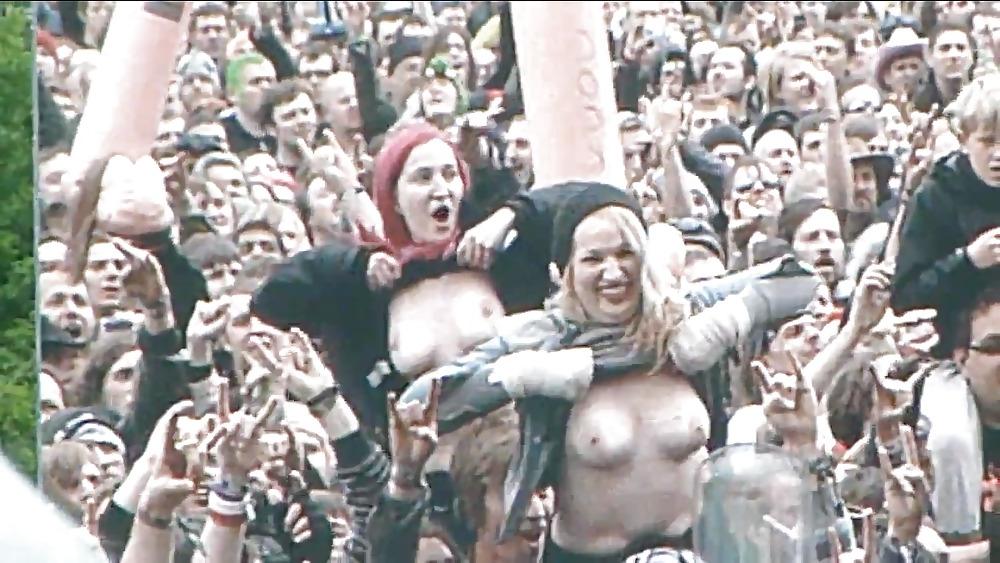 25P Flashing at UK Metal Concert