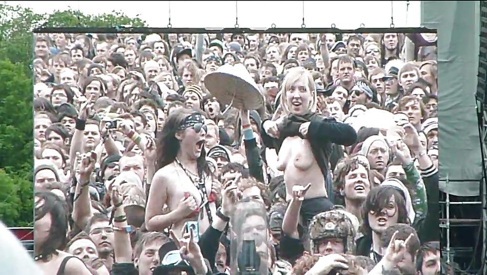 25P Flashing at UK Metal Concert