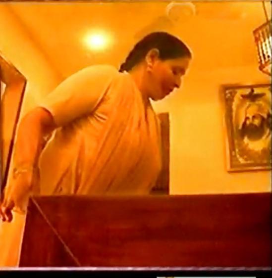 12P Indian Milf Bend Over 