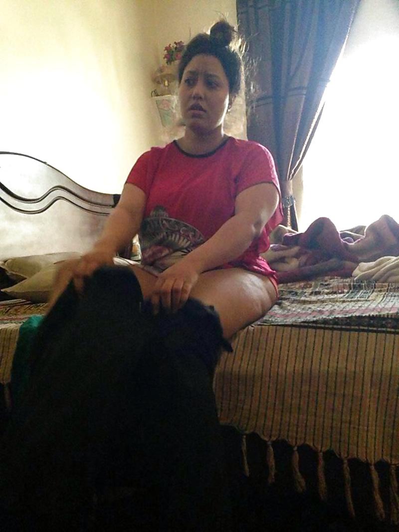 11P Hot arab woman