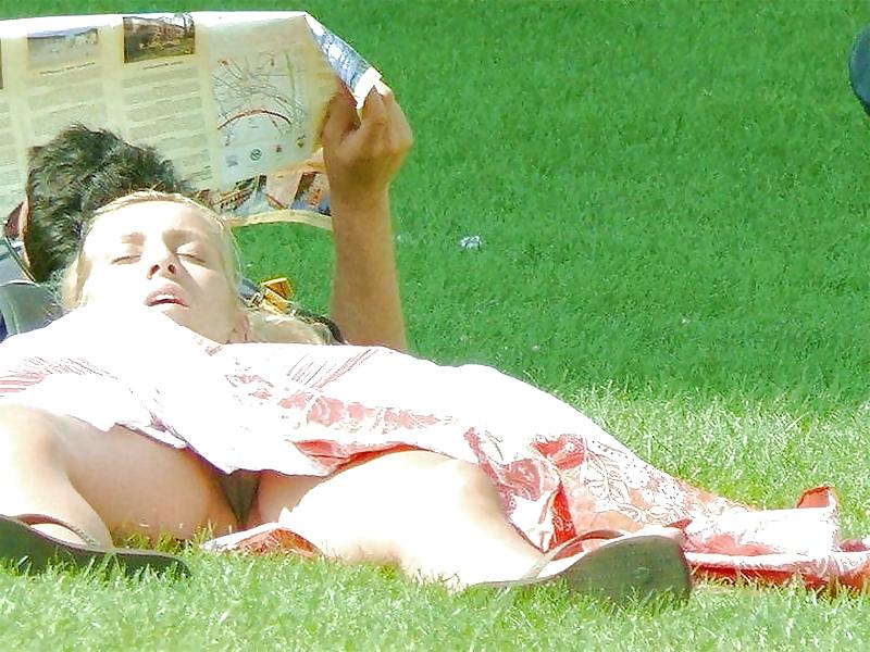 15P Upskirt No Pants 39
