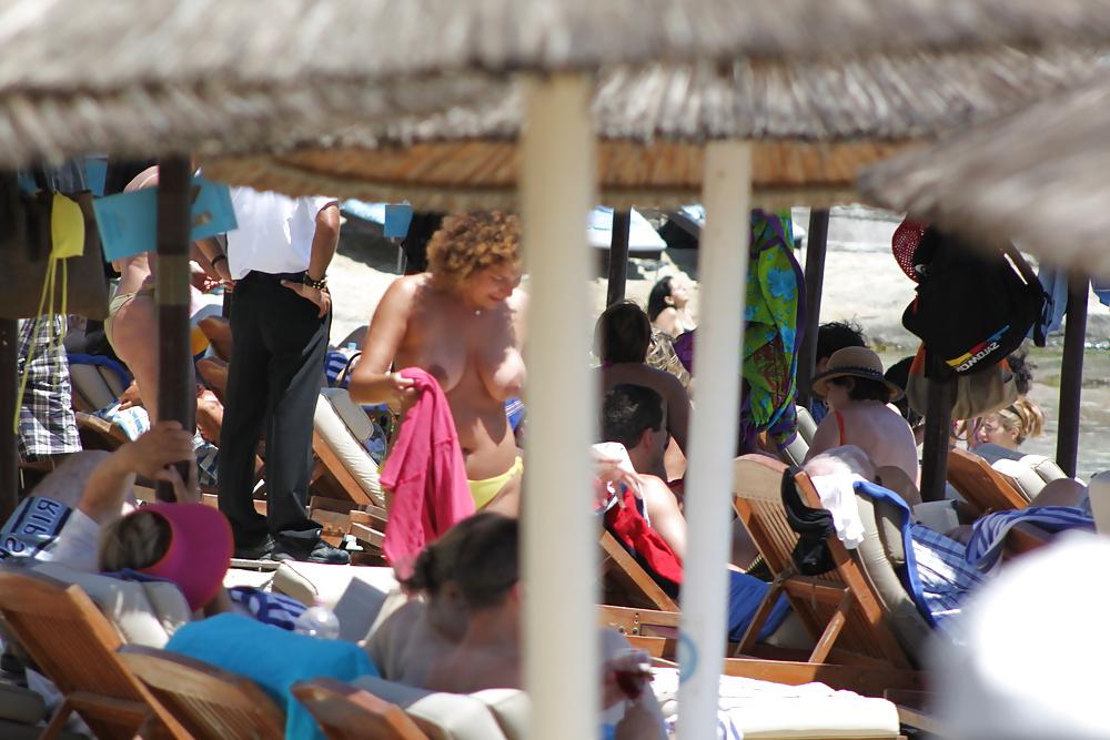 15P Topless beach in Mykonos1