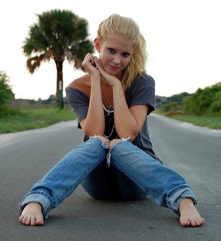 15P Worship sexy feet