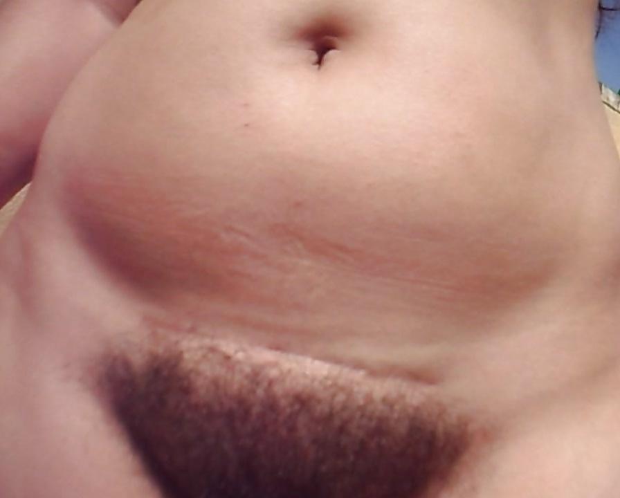 14P Alicia hairy pussy in the sun