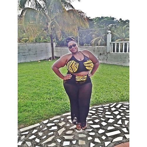 15P Big beautiful black woman - pretty face 