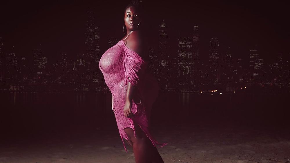15P Big beautiful black woman - pretty face 