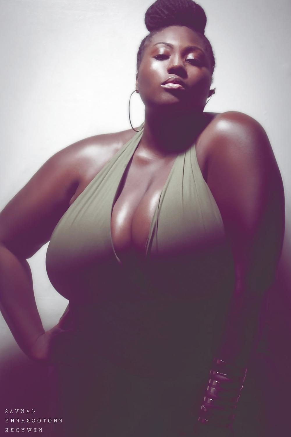 15P Big beautiful black woman - pretty face 