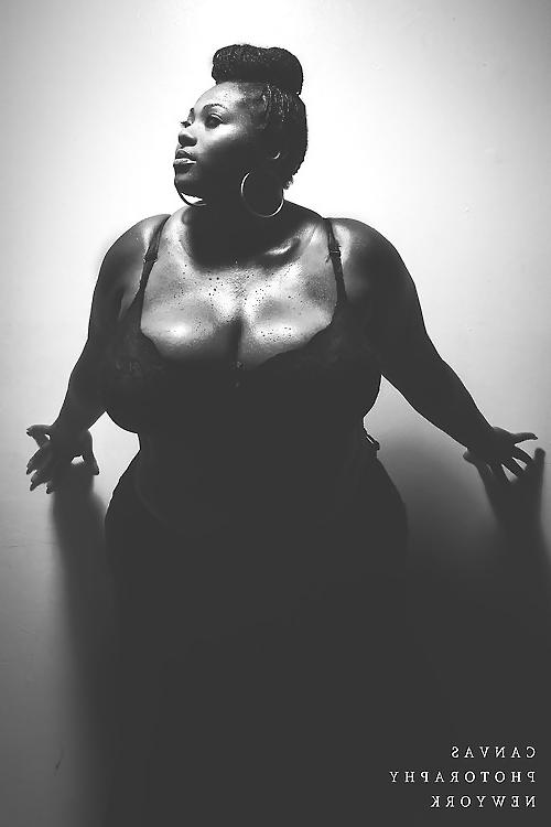 15P Big beautiful black woman - pretty face 