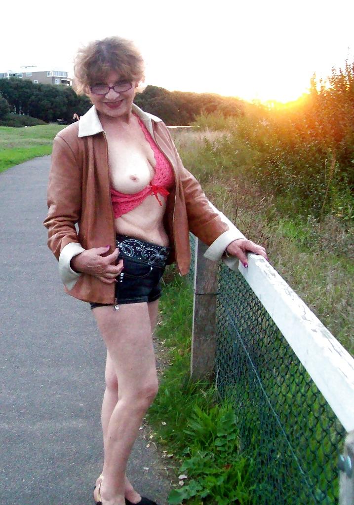 15P Sexy at 60 flashing her tits