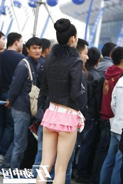 8P Chinese Woman Street Fashion
