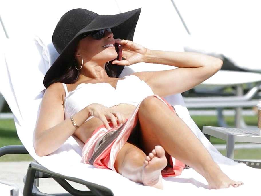 18P Sofia Vergara caught that deep cleavage out on the beach