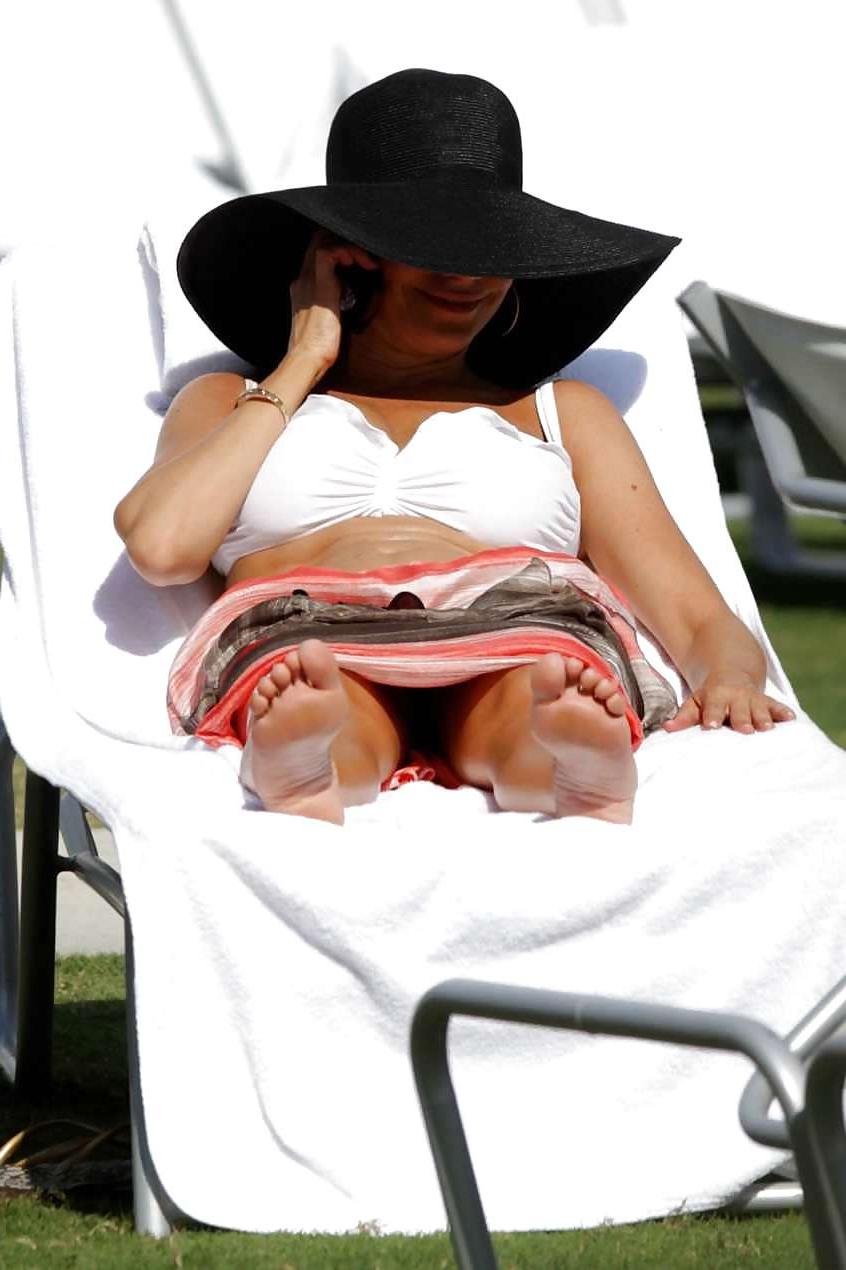 18P Sofia Vergara caught that deep cleavage out on the beach