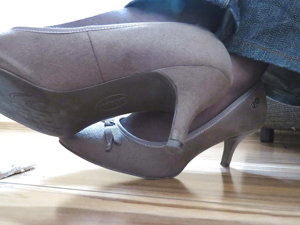 25P Black Nylons and Gray Graceland High Heels