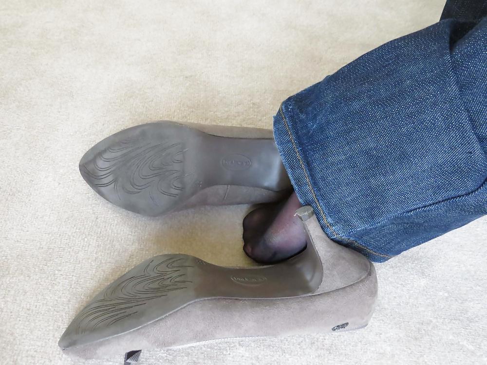 25P Black Nylons and Gray Graceland High Heels
