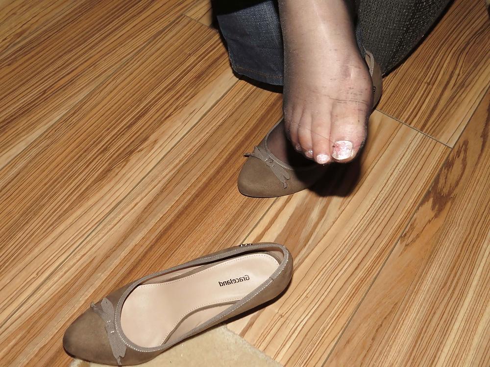 25P Black Nylons and Gray Graceland High Heels