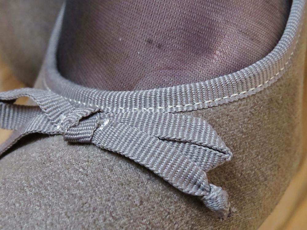25P Black Nylons and Gray Graceland High Heels