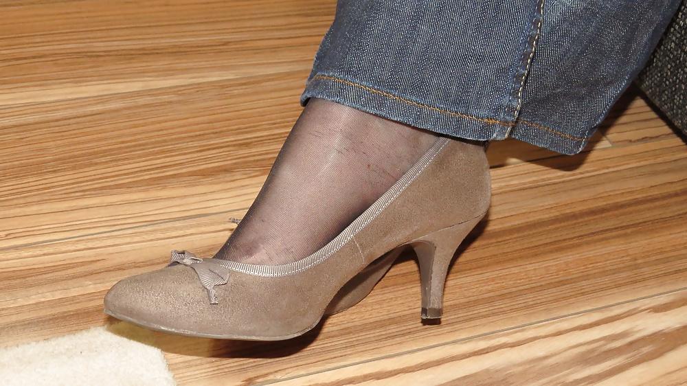 25P Black Nylons and Gray Graceland High Heels