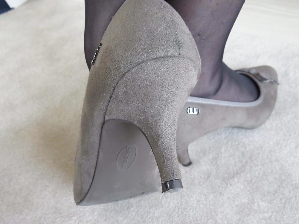 25P Black Nylons and Gray Graceland High Heels