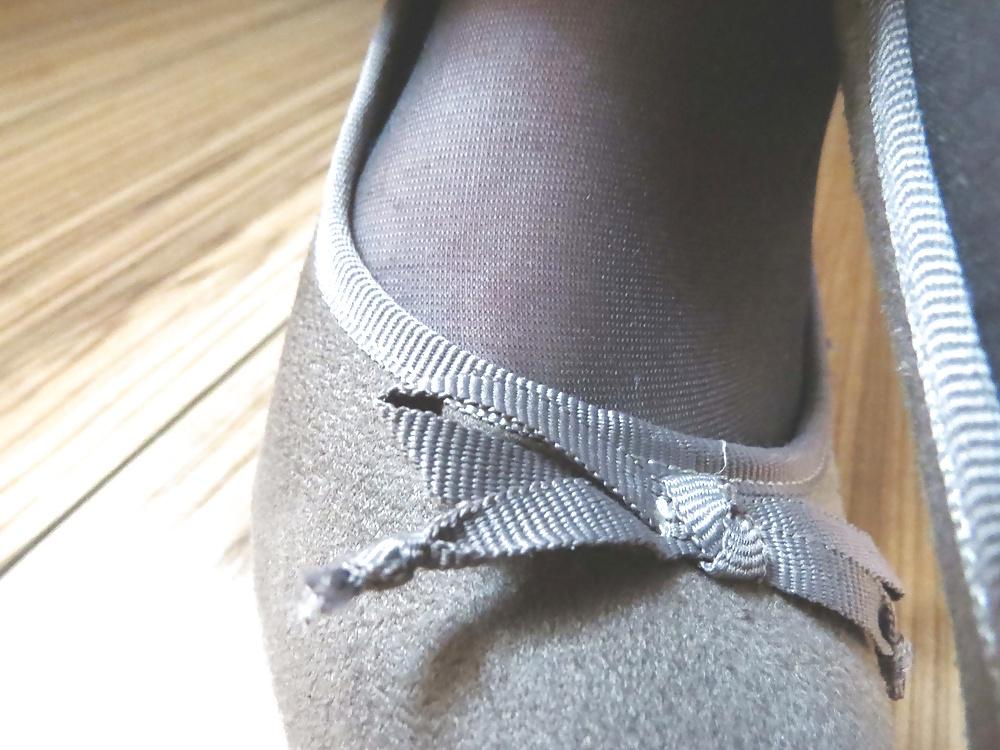 25P Black Nylons and Gray Graceland High Heels