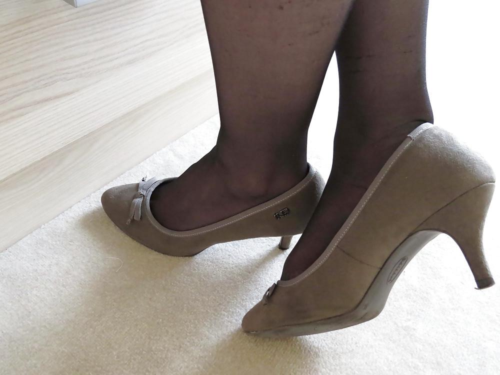 25P Black Nylons and Gray Graceland High Heels