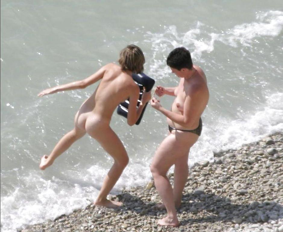 25P Nudist Beach Fun