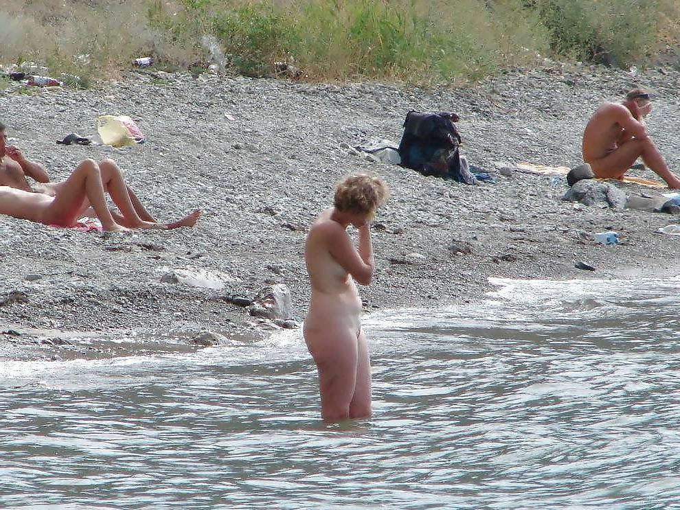 25P Iam a beach nudist