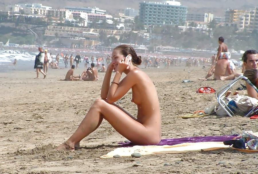 25P Iam a beach nudist