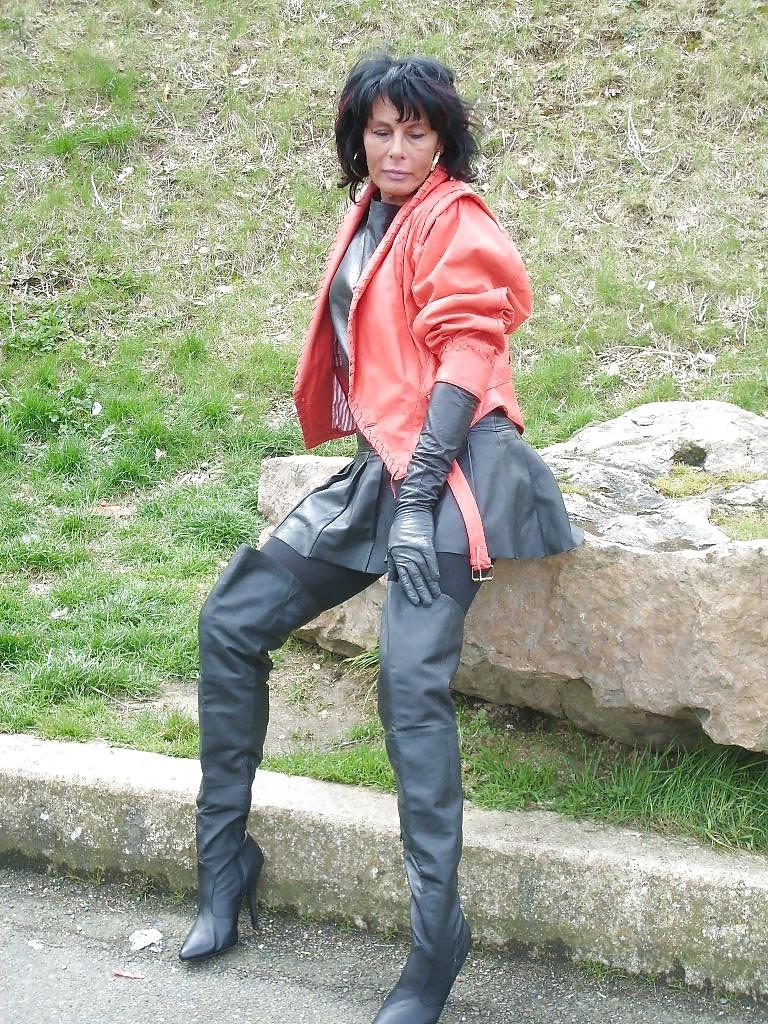 23P Ladies in leather 25