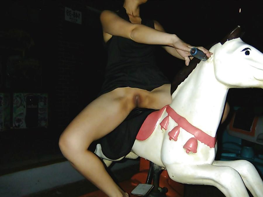 10P Korean woman flashing in public