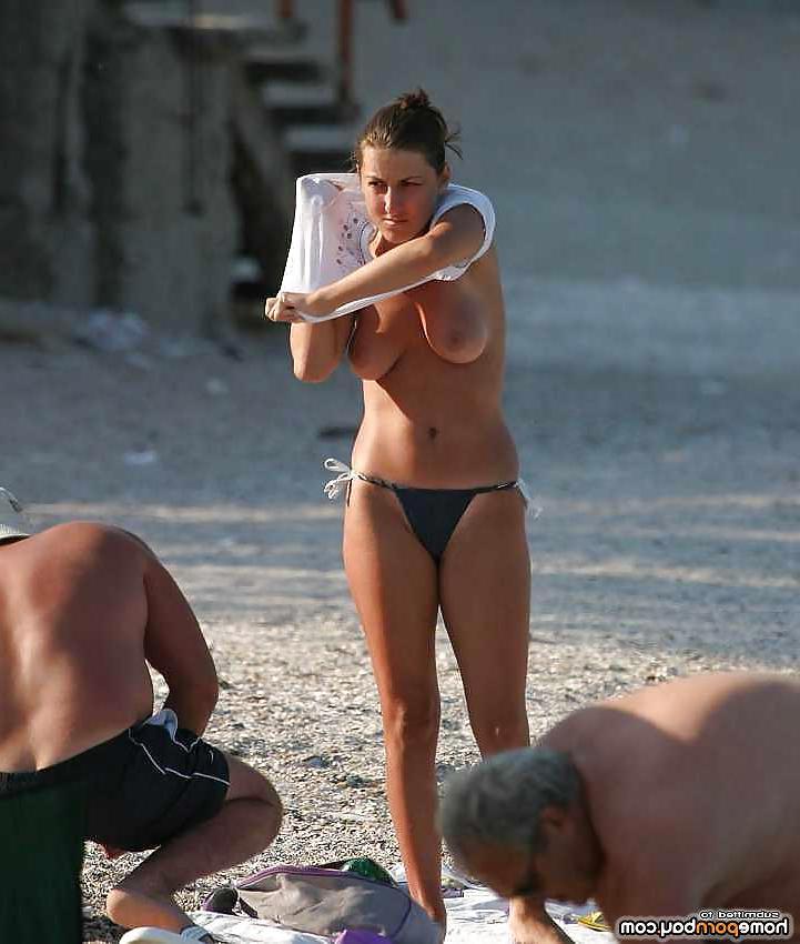 25P A lot of beach girls