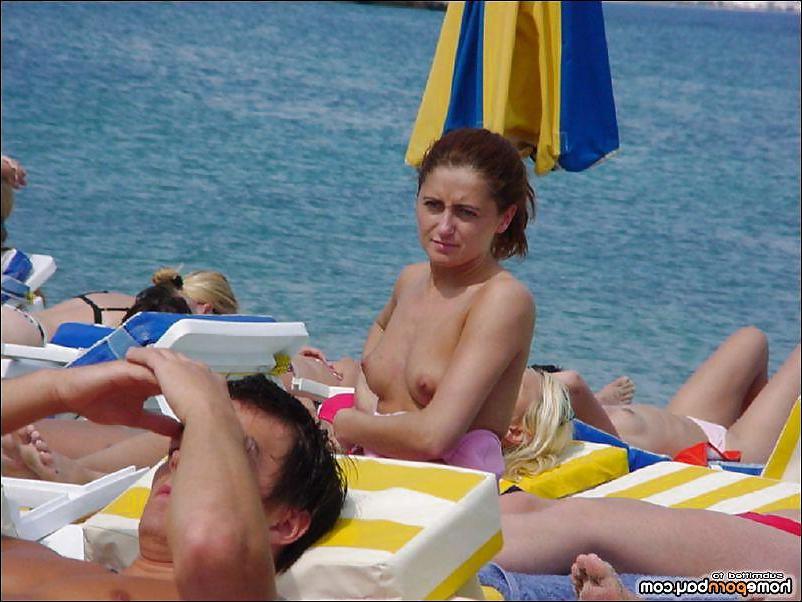 25P A lot of beach girls
