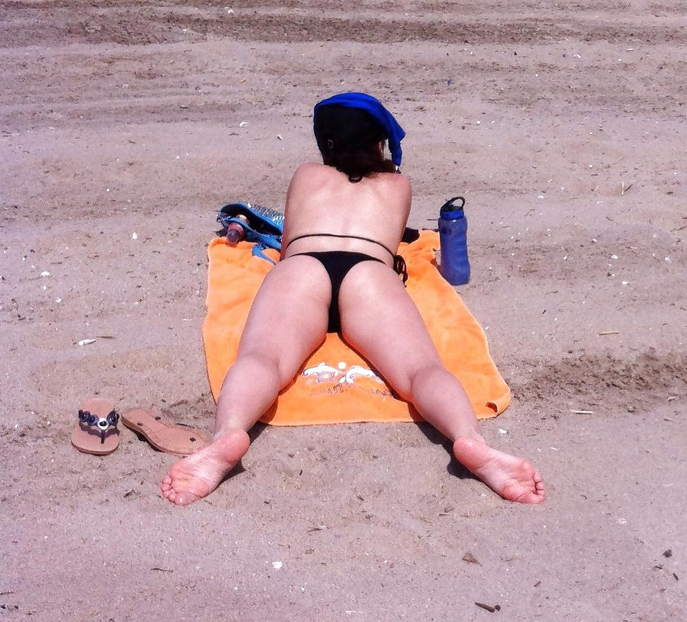 10P Beach ass