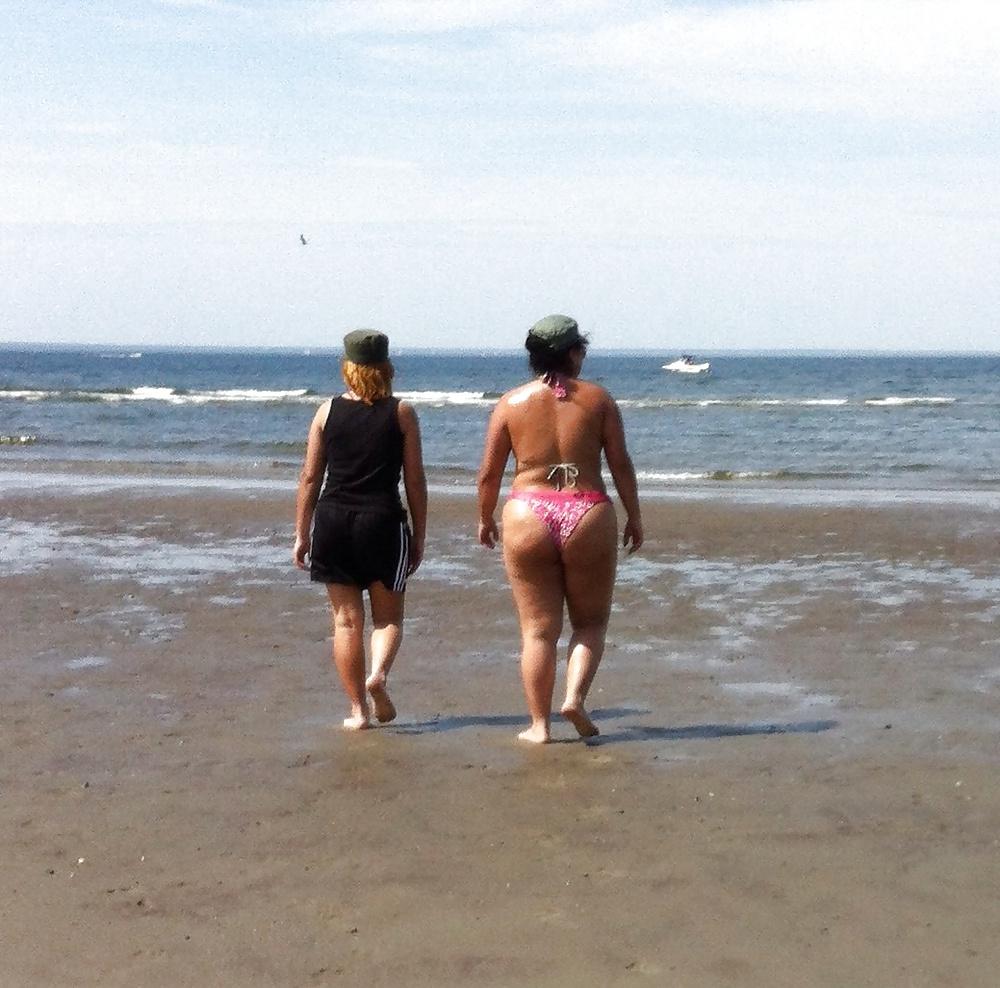 10P Beach ass