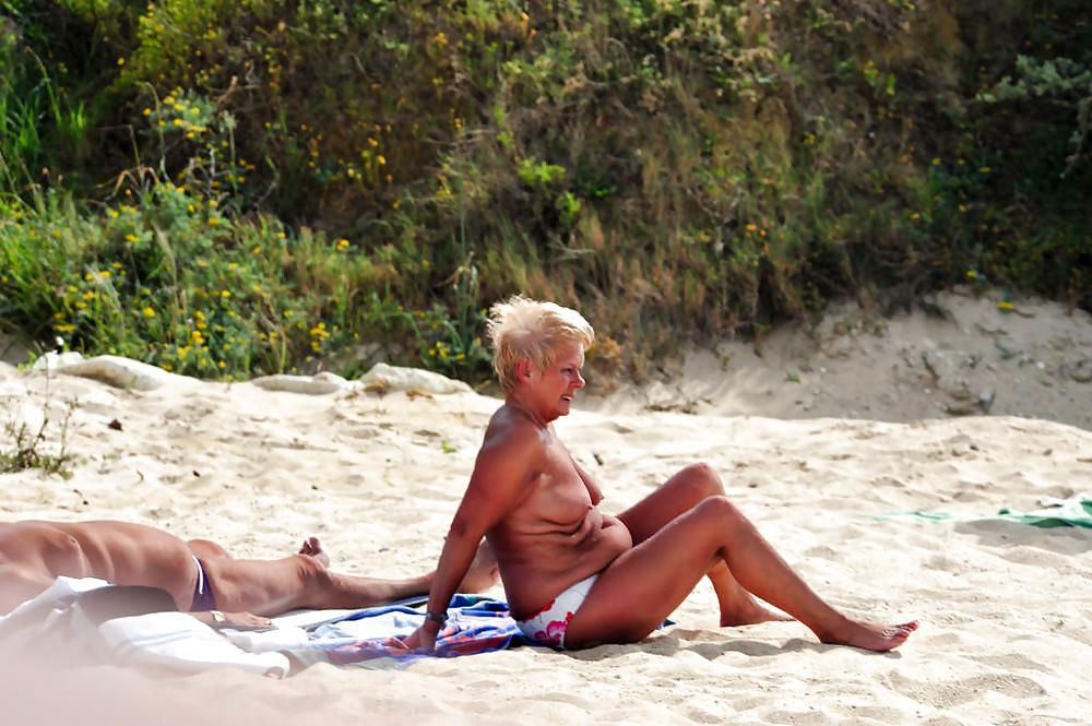 25P Mature Beach Nudists