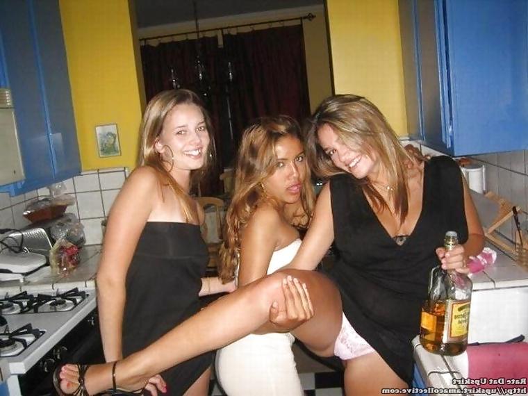 25P Upskirt, Flashing, candid images from girls and matures