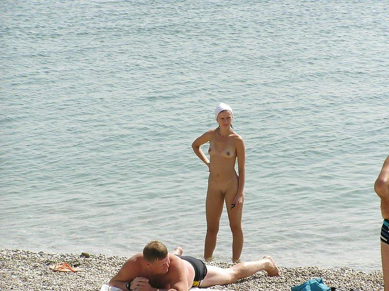 25P Blonde Beach Nudists