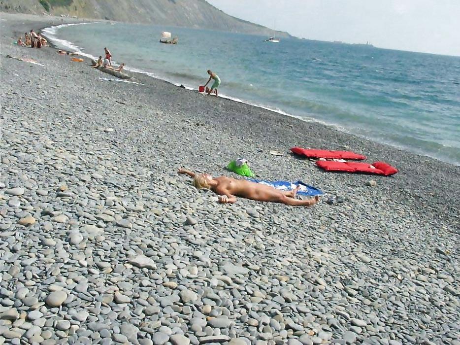 25P Blonde Beach Nudists