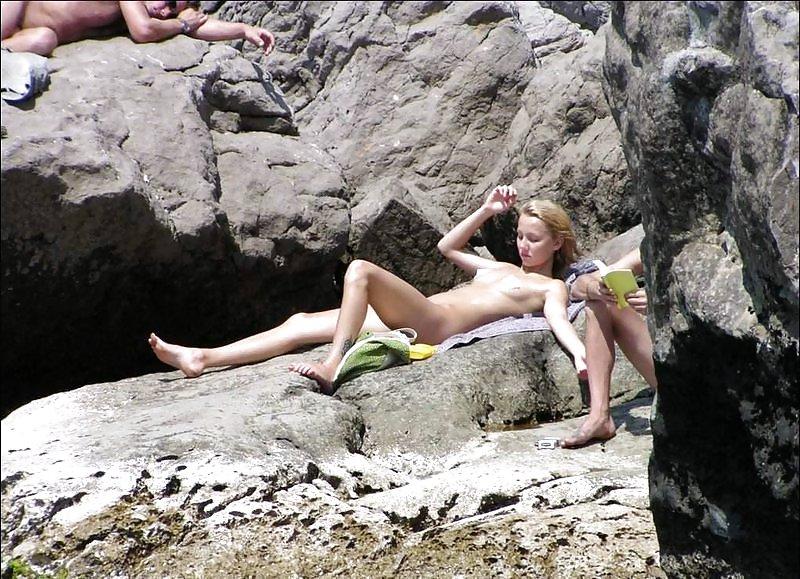 25P Blonde Beach Nudists