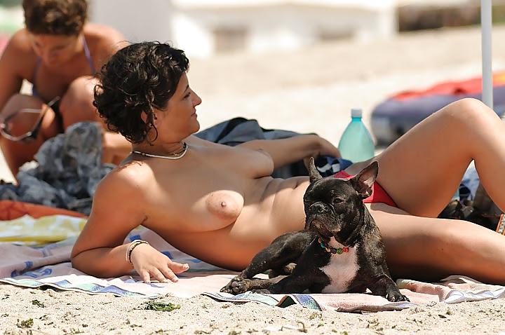 25P Girls at the beach