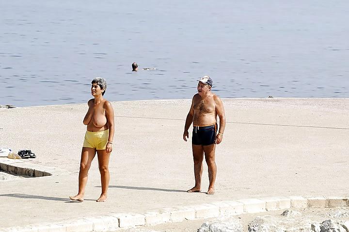 25P Girls at the beach