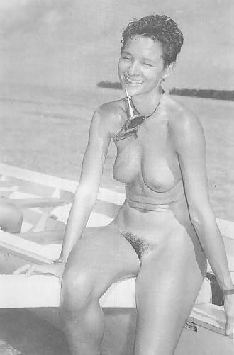 25P Girls at the beach 2