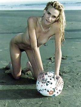 25P Girls at the beach 2