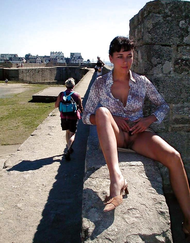 25P FRENCH NADINE flashing at Concarneau 2003 