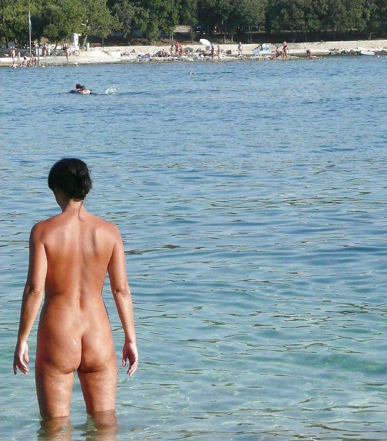 25P Nudist Beach Fun